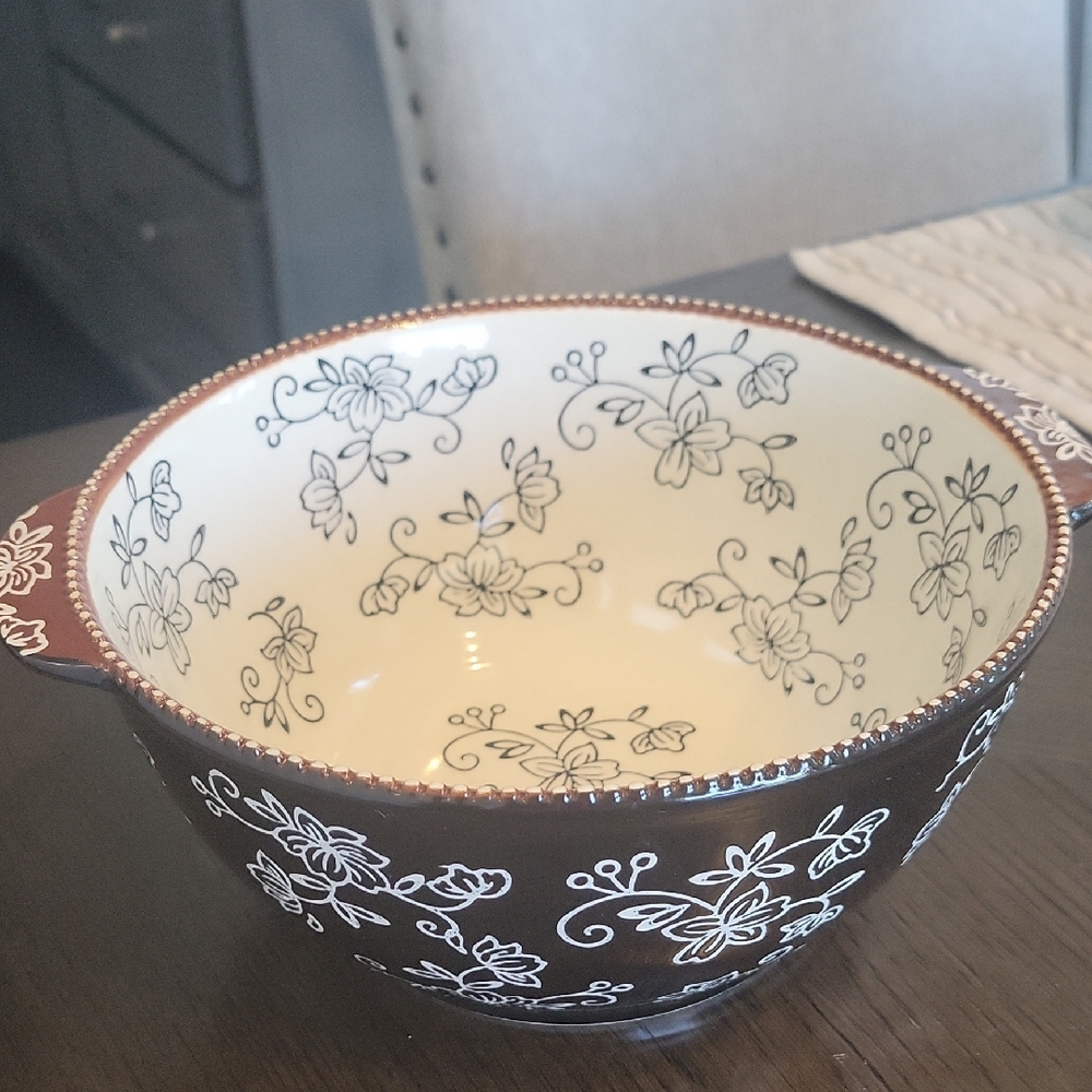 Temp-Tations by Tara | Black and White Floral Lace 1.5 Qt Bowl With Lid